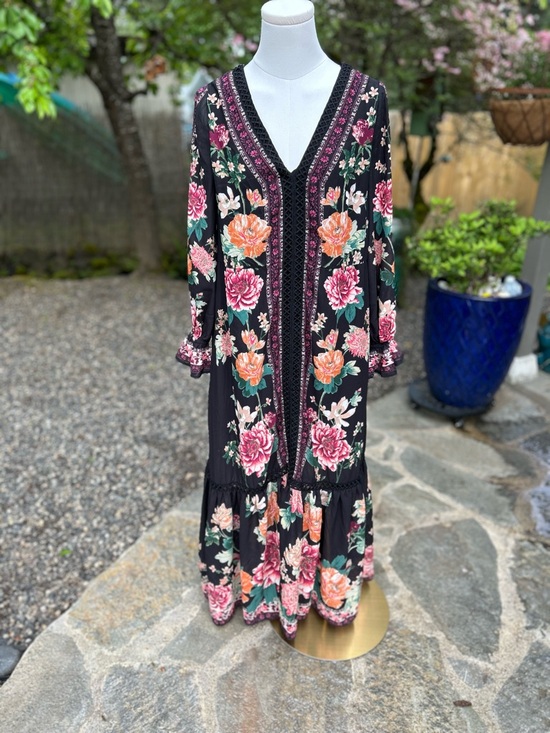 Altar'd State Dresses & Skirts - Altar'd State Black Floral V-Neck Maxi Dress with Pink & Peach Roses - Size S